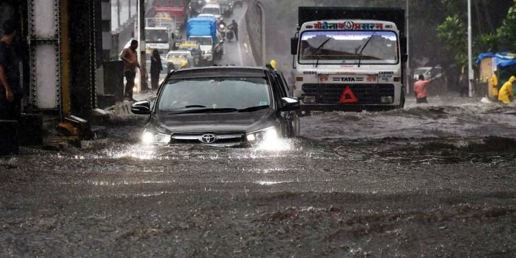 വെള്ളപ്പൊക്കം  സഹായഹസ്തവുമായി കത്തോലിക്കാ രൂപതകൾ
