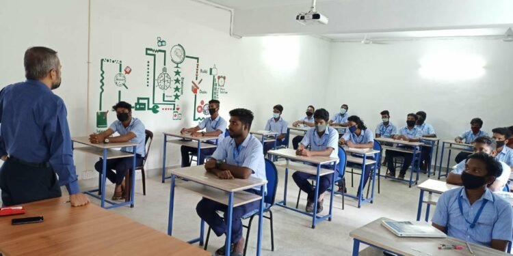 പഠിച്ചിറങ്ങിയ എല്ലാവർക്കും ജോലി : അത്ഭുതമായി മരിയൻ ക്രാഫ്റ്റ്സ് & ആർട്സ് സെന്റർ ഓഫ് എക്സലൻസ്