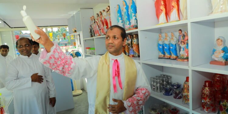 ഭിന്നശേഷിക്കാർക്ക് കൈത്താങ്ങാകാൻ       ‘ദയ’ സ്റ്റോർ ഉദ്ഘാടനം ചെയ്ത് അതിരൂപതാ സഹായമെത്രാൻ