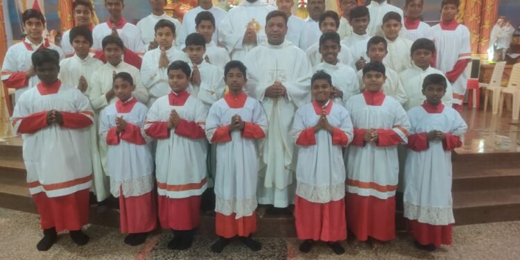 മാതൃകയായി പുതിയതുറ ഇടവക  അൾത്താര ശുശ്രുഷകർ