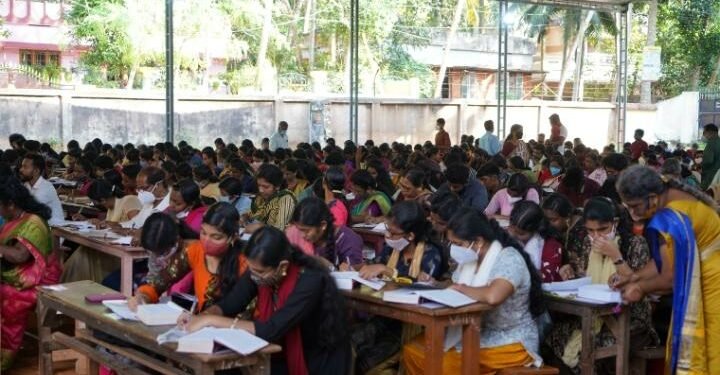 3 മണിക്കൂറില് ബൈബിള് മുഴുവന് പകര്ത്തി എഴുതി ലൂര്ദുപുരം ഇടവക വിശ്വാസികള്