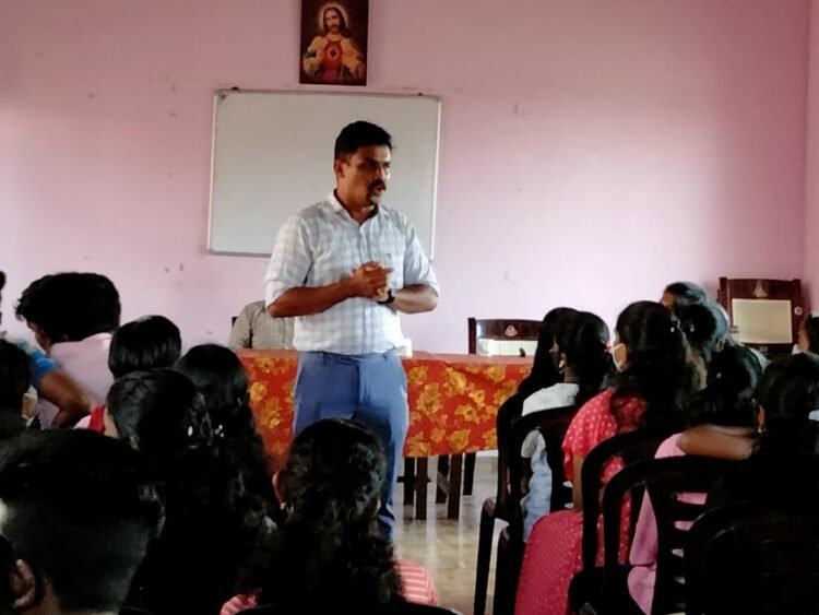 ഡിഫൻസ് ഓറിയന്റേഷൻ ക്ലാസുമായി അഞ്ചുതെങ്ങ് ഫെറോന
