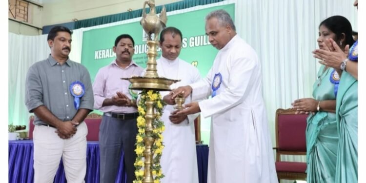 അധ്യാപകരെ ആദരിച്ച് തിരുവനന്തപുരം ടീച്ചേഴ്സ് ഗിൽഡ്