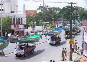 പോലീസും, ട്രാഫിക്കും, വെയിലും വട്ടംചുറ്റിച്ചിട്ടും സെക്രട്ടറിയേറ്റിലേക്ക് സമരച്ചൂട്