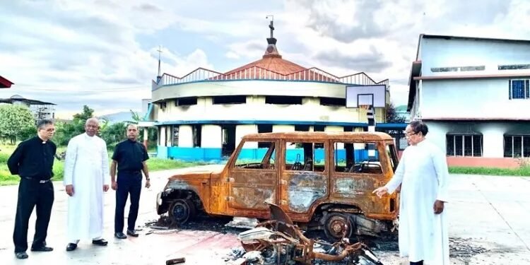 സിബിസിഐ മണിപ്പൂർ സന്ദർശിച്ചു: കാഴ്ചകൾ ഹൃദയഭേദകം, അധികാരികൾ മൗനംവെടിഞ്ഞ് എത്രയുംവേഗം സമാധാനം പുന:സ്ഥാപിക്കണം.