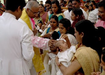 നാല്‌ മുതലുള്ള കുഞ്ഞുങ്ങൾക്ക് മെത്രാപ്പൊലീത്ത നൽകുന്ന മാമോദീസ ഒക്ടോബർ 18 ന്‌