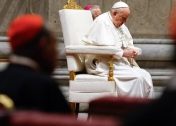 തിരുസഭയെയും ഭീകരതയിലും യുദ്ധത്തിലും തകരുന്ന ലോകത്തെയും ദൈവമാതാവിന് സമർപ്പിച്ച് ഫ്രാന്‍സിസ് പാപ്പ