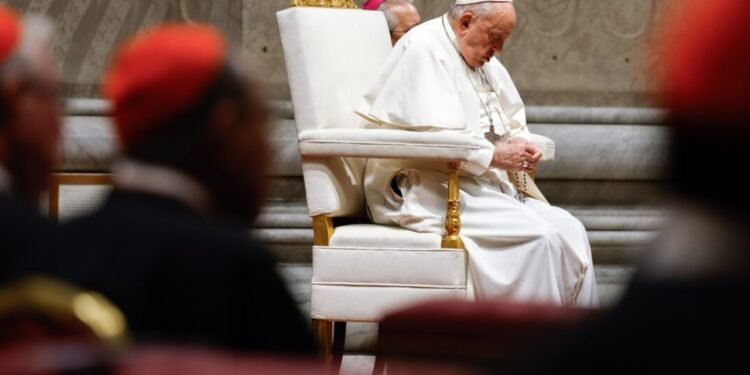 തിരുസഭയെയും ഭീകരതയിലും യുദ്ധത്തിലും തകരുന്ന ലോകത്തെയും ദൈവമാതാവിന് സമർപ്പിച്ച് ഫ്രാന്‍സിസ് പാപ്പ