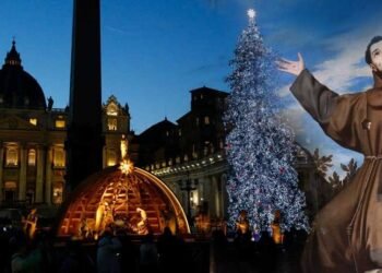 വിശുദ്ധ ഫ്രാന്‍സിസ് അസീസ്സി നിര്‍മ്മിച്ച ആദ്യ തിരുപ്പിറവി ദൃശ്യത്തിന്റെ പകര്‍പ്പിൽ ഇക്കൊല്ലത്തെ വത്തിക്കാനിലെ പുൽക്കൂട്.