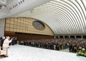 കരിസ്മാറ്റിക് പ്രസ്ഥാനങ്ങൾ കൃപയുടെ നീർചാലുകളാകണം: ഫ്രാൻസിസ് പാപ്പാ