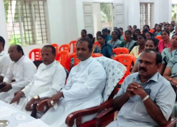 മതബോധന അധ്യാപകർ സ്വന്തം ജീവിതത്തിൽനിന്നും ദൈവാനുഭവം പകർന്നു നല്കുന്നവരായിരിക്കണം: പുല്ലുവിള ഫെറോനയിൽ നടന്ന അധ്യാപക സംഗമത്തിൽ ക്രിസ്തുദാസ് പിതാവ്.