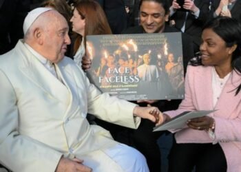 ‘ദ ഫെയ്സ് ഓഫ് ദ ഫെയ്സ് ലെസ്സ്’ ടീം ഫ്രാൻസിസ് പാപ്പയെ സന്ദർശിച്ചു