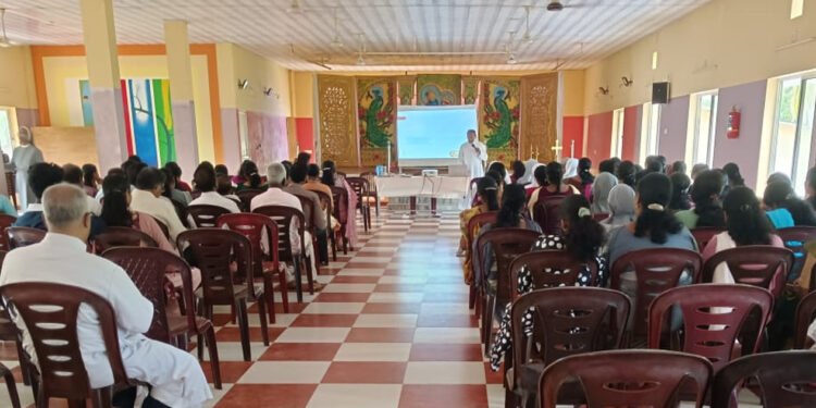 “സഭാനിയമവും, കൂദാശകളും” സെമിനാർ നടത്തി പുല്ലുവിള ഫെറോനാ അജപാലന ശുശ്രൂഷ സമിതി