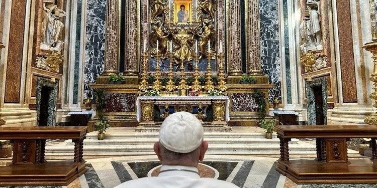 നാല് നൂറ്റാണ്ടിനുശേഷം അമലോത്ഭവതിരുനാൾ ദിനത്തിൽ മാതാവിന്റെ അത്ഭുത ഛായാചിത്രത്തിൽ ഫ്രാൻസിസ് പാപ്പ സ്വർണ്ണ റോസാപ്പൂ സമ്മാനിക്കും