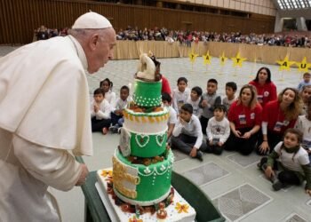 ഡിസംബർ 17 ന് ഫ്രാൻസിസ് പാപ്പയ്ക്ക് 87 വയസ് : അതിജീവനത്തിന്റെ പാപ്പ