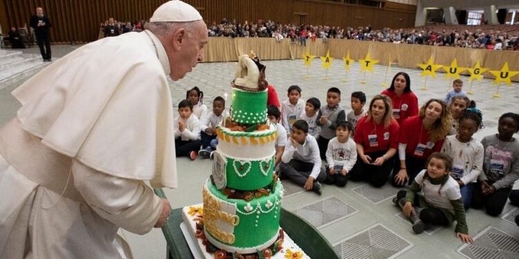 ഡിസംബർ 17 ന് ഫ്രാൻസിസ് പാപ്പയ്ക്ക് 87 വയസ് : അതിജീവനത്തിന്റെ പാപ്പ