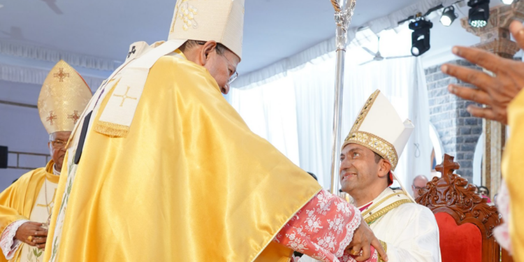 ഗ്ലോറിയ പാടി ദൈവജനം, റൈറ്റ്. റവ. ഡോ. അംബ്രോസ്‌ പുത്തൻവീട്ടിൽ ഇനി കോട്ടപ്പുറം രൂപതയുടെ ഇടയൻ