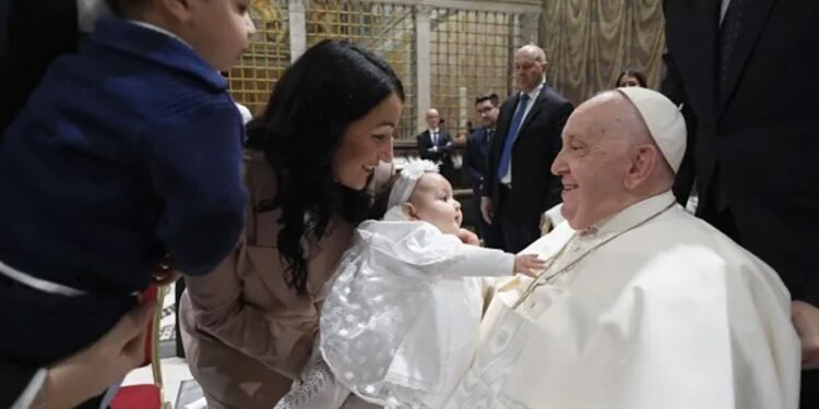 ജ്ഞാനസ്നാന തീയതി അറിയില്ലെങ്കിൽ കണ്ടെത്തി ജന്മദിനം പോലെ ആഘോഷിക്കണം: ഫ്രാന്‍സിസ് പാപ്പ