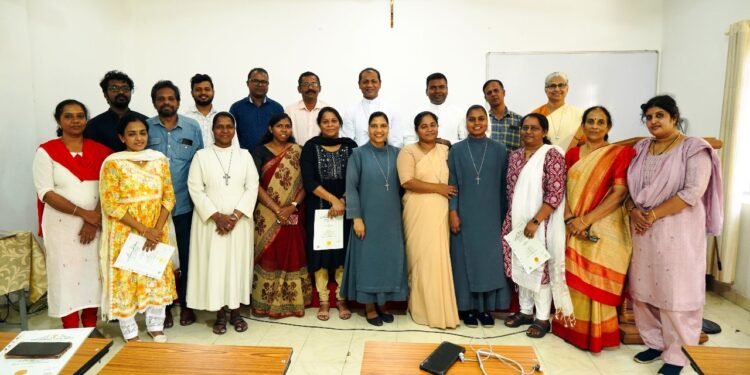 കൗൺസിലിംഗ് കോഴ്സ് പൂർത്തിയാക്കിയവർക്ക് സർട്ടിഫിക്കറ്റ് വിതരണം ചെയ്ത് കുടുംബശുശ്രൂഷ