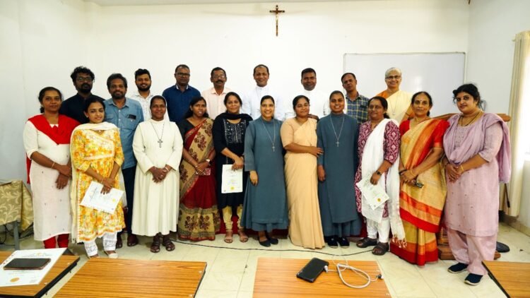 കൗൺസിലിംഗ് കോഴ്സ് പൂർത്തിയാക്കിയവർക്ക് സർട്ടിഫിക്കറ്റ് വിതരണം ചെയ്ത് കുടുംബശുശ്രൂഷ