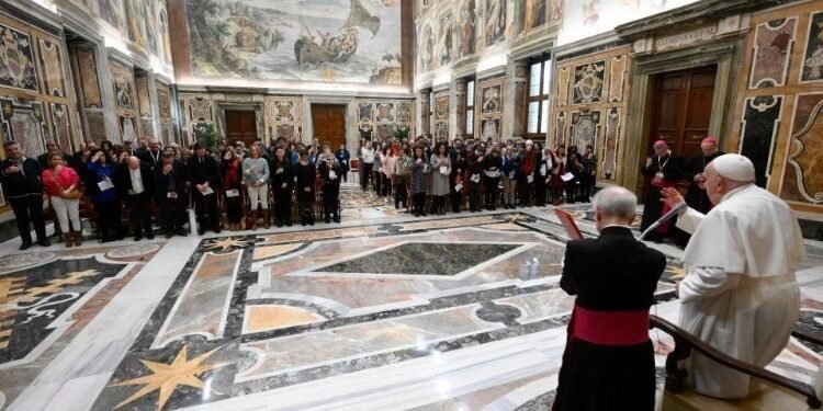 ക്രിസ്തീയ കാഴ്ചപ്പാടിലൂടെ സഭയുടെ നന്മകളെ സമൂഹത്തിനു മുമ്പില്‍ പങ്കുവയ്ക്കുക: കത്തോലിക്കാ മാധ്യമപ്രവര്‍ത്തകരോട് ഫ്രാൻസിസ് പാപ്പ