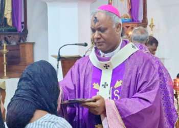 നെറ്റിയിൽ ചാരം പൂശി ക്രൈസ്തവർ നോമ്പുകാലത്തിലേക്ക് പ്രവേശിച്ചു.