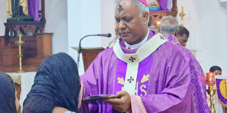 നെറ്റിയിൽ ചാരം പൂശി ക്രൈസ്തവർ നോമ്പുകാലത്തിലേക്ക് പ്രവേശിച്ചു.