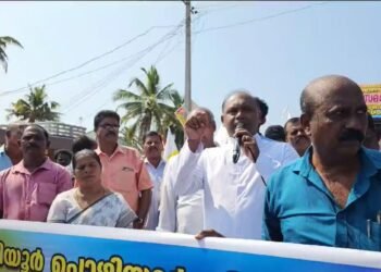 പൊഴിയൂർ തീരം സംരക്ഷിക്കണമെന്ന ആവശ്യവുമായി പരുത്തിയൂർ ഇടവക മത്സ്യഭവൻ ഉപരോധിച്ചു