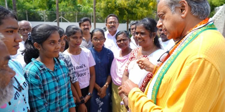 സ്ഥാനാർത്ഥികൾക്ക് നിവേദനം സമർപ്പിച്ച് വലിയതുറ ഇടവക ചൈൽഡ് പാർലമെന്റ്