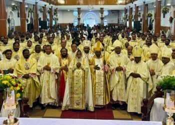 മൂന്നാർ മൗണ്ട് കാർമൽ ദേവാലയം ഇനി ബസിലിക്ക: ബസിലിക്കയുടെ സ്ഥാനചിഹ്നം ആർച്ച് ബിഷപ്പ് ഡോ. തോമസ് ജെ. നെറ്റോ അനാച്ഛാദനം ചെയ്തു