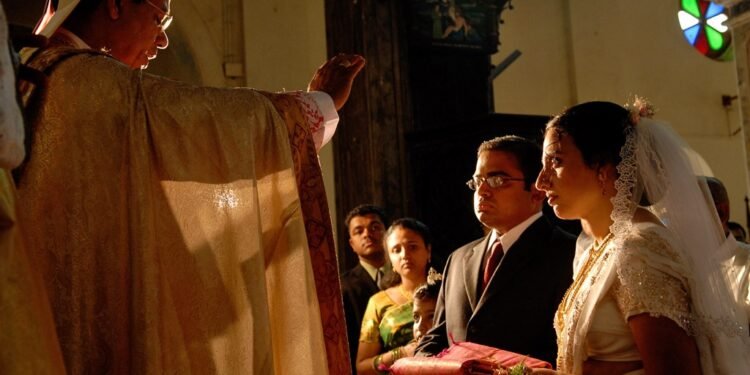 ക്രിസ്തീയ വിവാഹം ഒരു വിളിയാണെന്നു കണ്ടെത്താൻ യുവതയെ സഹായിക്കണം: ഫ്രാൻസിസ് പാപ്പ