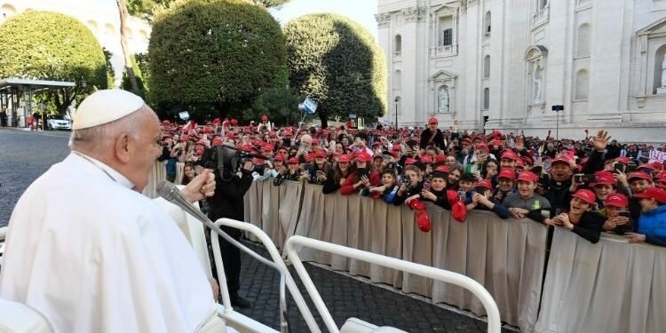 ദിനവും ജപമാല ചൊല്ലുക; കുഞ്ഞുങ്ങളോട് ഫ്രാൻസിസ് പാപ്പ