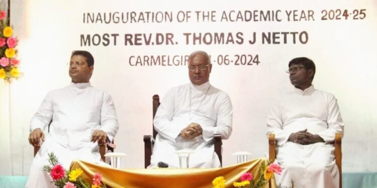കാർമൽഗിരി സെന്റ്. ജോസഫ് പൊന്തിഫിക്കൽ സെമിനാരിയിൽ 2024-25 അധ്യായന വർഷം തോമസ് ജെ. നെറ്റോ മെത്രാപോലിത്ത ഉദ്ഘാടനം ചെയ്തു