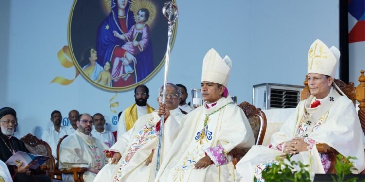 മോണ്‍. ഡോ. ആന്റണി വാലുങ്കല്‍ വരാപ്പുഴ അതിരൂപത സഹായമെത്രാനായി അഭിഷിക്തനായി