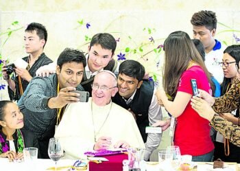 ക്രിസ്തുവിനെ കേൾക്കാൻ യുവജനശുശ്രൂഷ യുവജനങ്ങളെ സഹായിക്കണം: ഫ്രാൻസിസ് പാപ്പ