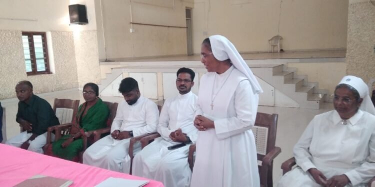 പുതിയതുറ ഇടവകയ്ക്ക് ആത്മീയ പ്രഭ നൽകിയ മത്സ്യത്തൊഴിലാളി കുടുംബത്തെ ആദരിച്ചു