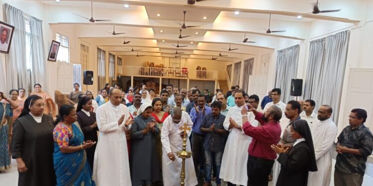 ദൈവികസത്ത കൈവെടിയുന്നതിനാൽ കുടുംബങ്ങൾപോലും പീഢനങ്ങളുടെയിടമാകുന്ന കാലത്ത് കുടുംബശുശ്രൂഷകർക്ക് ചെയ്യാൻ ഏറെയുണ്ട്: ബിഷപ്പ് സെബാസ്റ്റ്യൻ തെക്കത്തച്ചേരിൽ