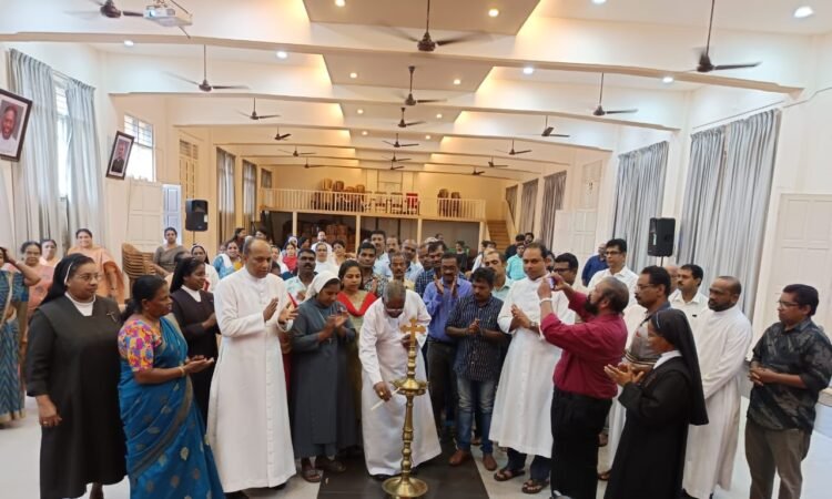 ദൈവികസത്ത കൈവെടിയുന്നതിനാൽ കുടുംബങ്ങൾപോലും പീഢനങ്ങളുടെയിടമാകുന്ന കാലത്ത് കുടുംബശുശ്രൂഷകർക്ക് ചെയ്യാൻ ഏറെയുണ്ട്: ബിഷപ്പ് സെബാസ്റ്റ്യൻ തെക്കത്തച്ചേരിൽ