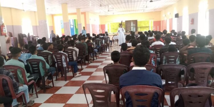 അൾത്താരബാലകർക്ക് പരിശീലനം ക്ലാസൊരുക്കി പുല്ലുവിള ഫൊറോന അജപാലന ശുശ്രൂഷ