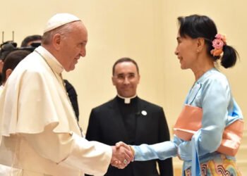 തടവിലാക്കപ്പെട്ട മ്യാൻമർ പ്രധാനമന്ത്രി ഓങ് സാൻ സൂചിയെ വത്തിക്കാനില്‍ അഭയം നല്‍കാന്‍ സന്നദ്ധത അറിയിച്ച് ഫ്രാന്‍സിസ് പാപ്പ