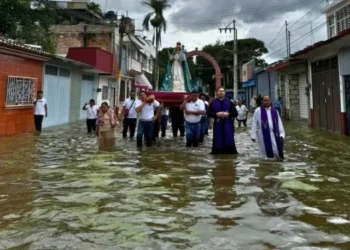 വെള്ളപ്പൊക്കമുണ്ടായ മേഖലയില്‍ മരിയന്‍ പ്രദിക്ഷണവുമായി മെക്സിക്കന്‍ വിശ്വാസികള്‍