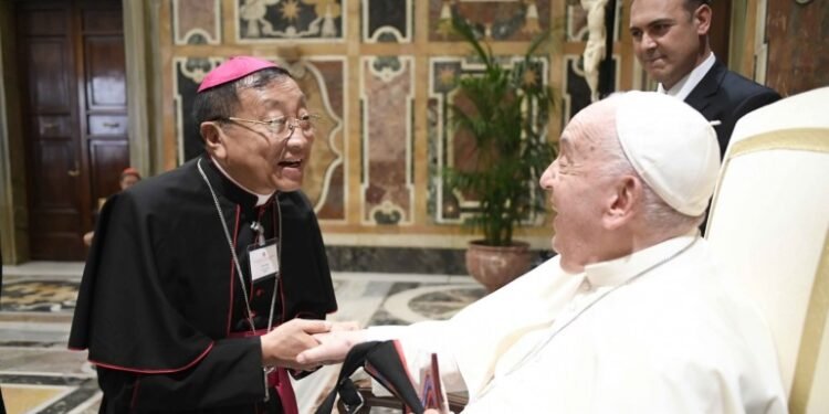 പാപ്പയെക്കണ്ട് മണിപ്പൂരിനായി പ്രാർഥന അഭ്യര്‍ത്ഥിച്ച് ഇംഫാല്‍ ആര്‍ച്ചുബിഷപ്