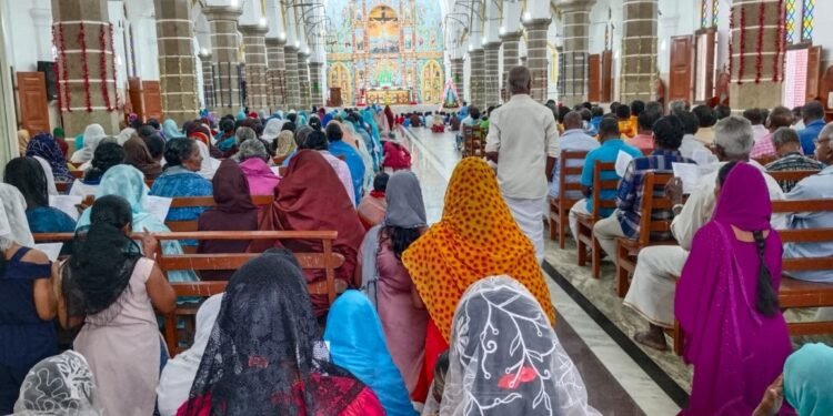 ജപമാല മാസാചരണത്തിൽ ജപമാല റാലി നടത്തി പുല്ലുവിള ഫൊറോന അൽമായ ശുശ്രൂഷ