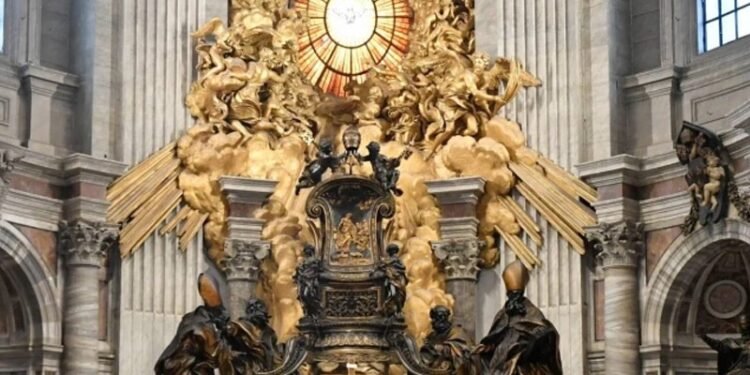 150 വർഷത്തെ ഇടവേളക്ക് ശേഷം വിശുദ്ധ പത്രോസിന്റെ സിംഹാസനം പരസ്യ പ്രദർശനത്തിന്