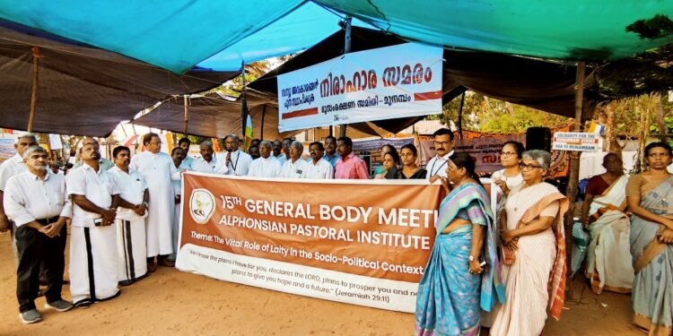 മുനമ്പം, മണിപ്പുർ വിഷയങ്ങളിൽ ഐക്യദാർഢ്യം പ്രഖ്യാപിച്ച്‌ സിസിഐ സമ്മേളനം; സമ്മേളന പ്രതിനിധികൾ മുനമ്പം സമരമുഖത്തെത്തി