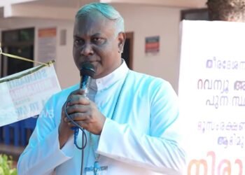 തൃപ്‌തികരമായ പരിഹാരമില്ലെങ്കിൽ സമരം തുടരണം: മുനമ്പം സമരപന്തൽ സന്ദർശിച്ച് ആർച്ച് ബിഷപ്പ് തോമസ് നെറ്റോ