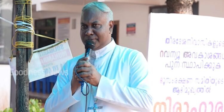 തൃപ്‌തികരമായ പരിഹാരമില്ലെങ്കിൽ സമരം തുടരണം: മുനമ്പം സമരപന്തൽ സന്ദർശിച്ച് ആർച്ച് ബിഷപ്പ് തോമസ് നെറ്റോ