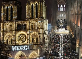 നോട്രഡാം കത്തീഡ്രല് ലോകത്തിനായി വീണ്ടും തുറന്നു; ലോകത്തിന്റെ വിവിധഭാഗങ്ങളിൽ നിന്നുള്ളവർ ചടങ്ങിന് സാക്ഷ്യം വഹിച്ചു.