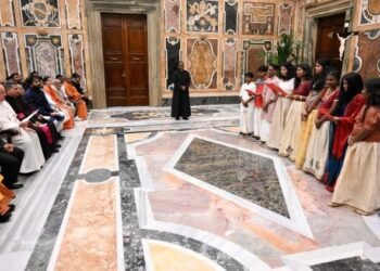 വത്തിക്കാനിലെ സര്‍വമത സമ്മേളനത്തില്‍ ഫ്രാൻസിസ് പാപ്പയുടെ മുന്നിൽ മലയാളി വിദ്യാര്‍ഥികൾ ആലപിച്ച ഗാനം ശ്രദ്ധനേടി.