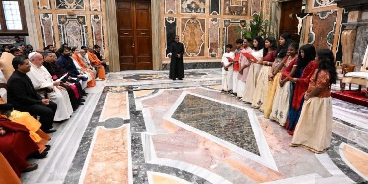 വത്തിക്കാനിലെ സര്‍വമത സമ്മേളനത്തില്‍ ഫ്രാൻസിസ് പാപ്പയുടെ മുന്നിൽ മലയാളി വിദ്യാര്‍ഥികൾ ആലപിച്ച ഗാനം ശ്രദ്ധനേടി.